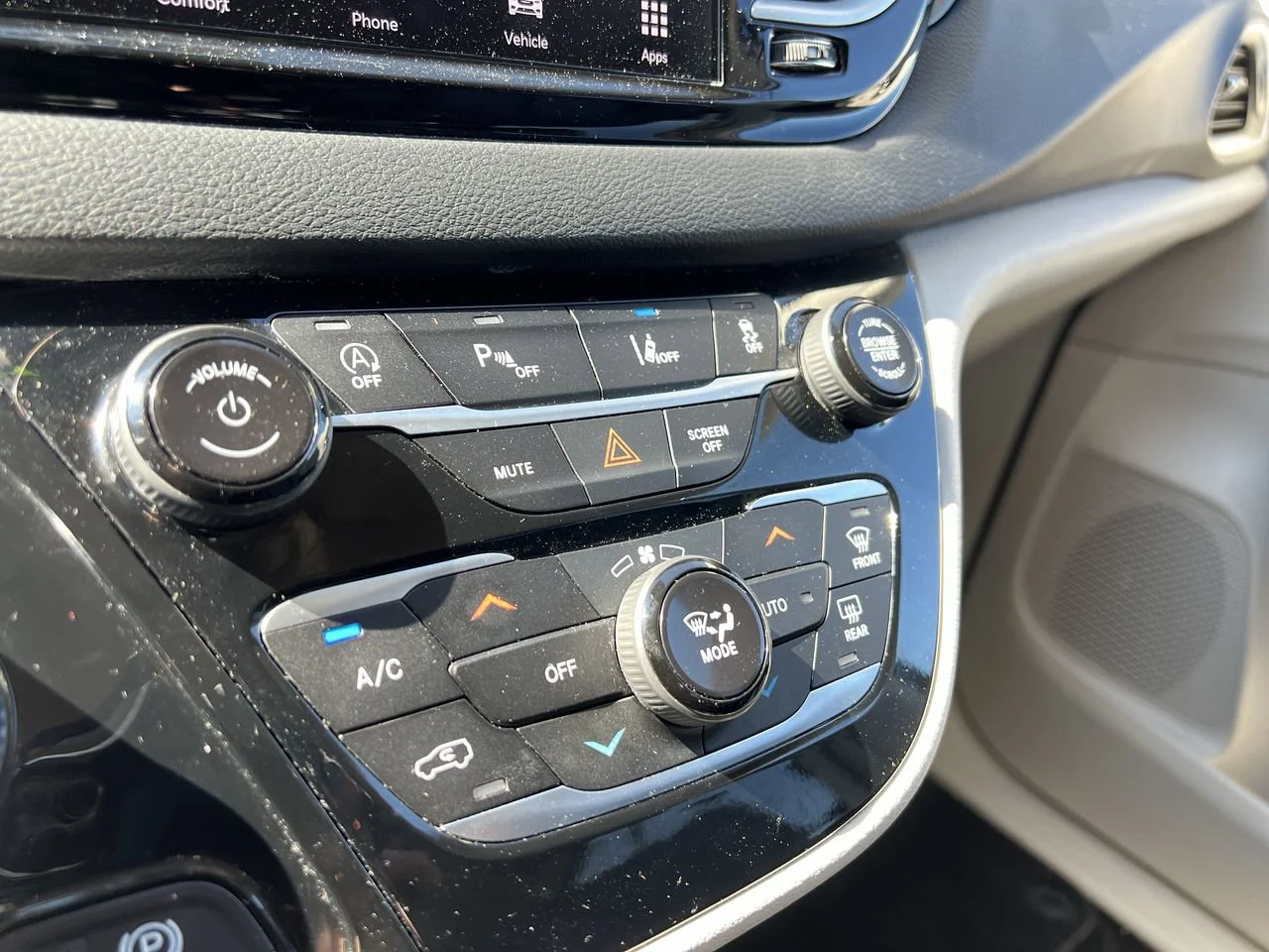 2024 Chrysler Pacifica Touring L - Photo 11