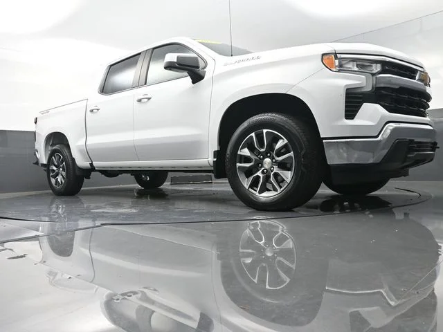 Used 2023 White Chevrolet LT image 29