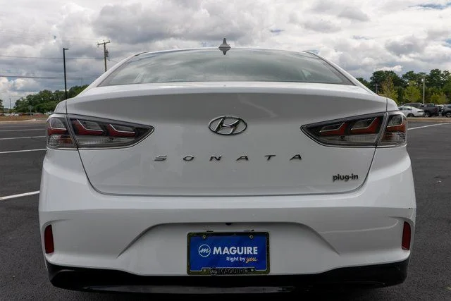 Used 2019 White Hyundai Base image 7