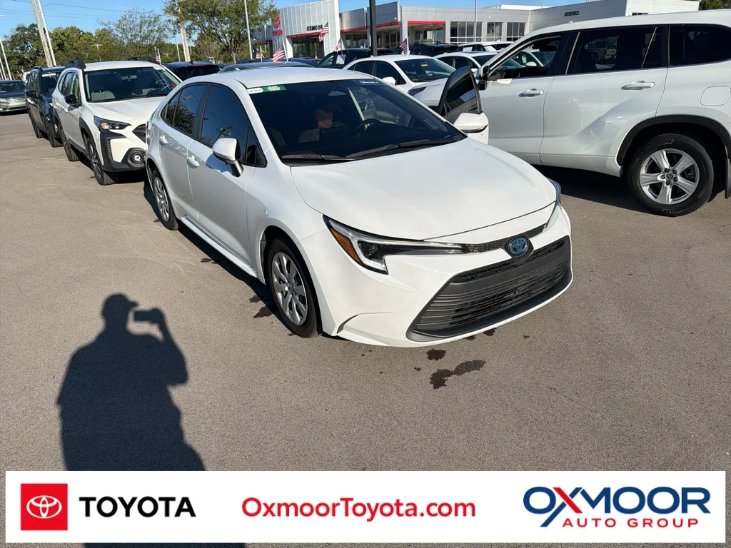 Used 2024 Wind Chill Pearl Toyota Hybrid LE image 1