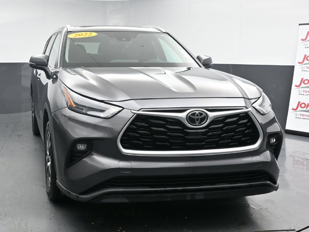 Used 2022 Gray Toyota XLE image 3