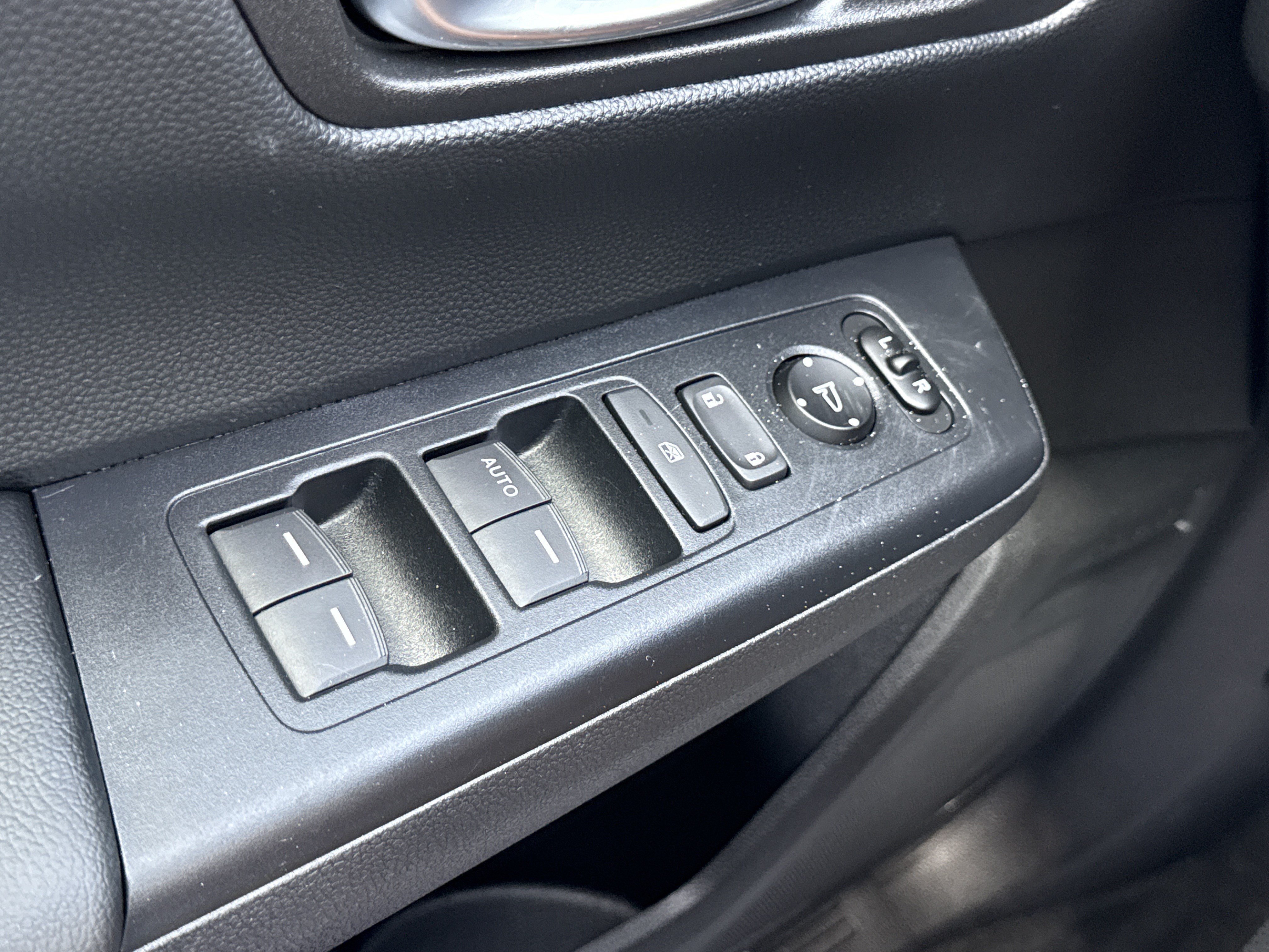 Used 2025 Solar Silver Metallic Honda LX image 16