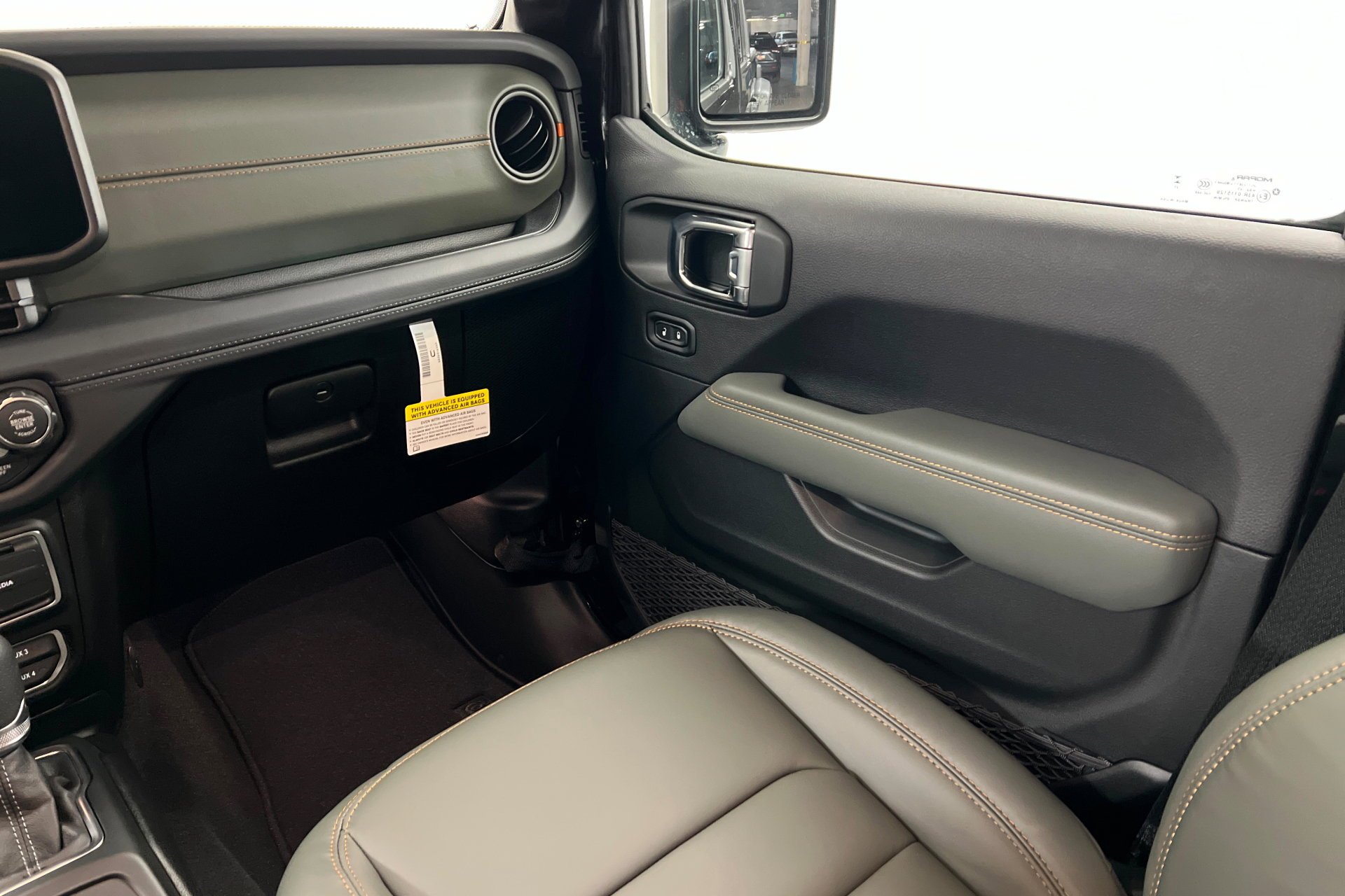 New 2026 Black Clear-Coat Exterior Paint Jeep Mojave image 11
