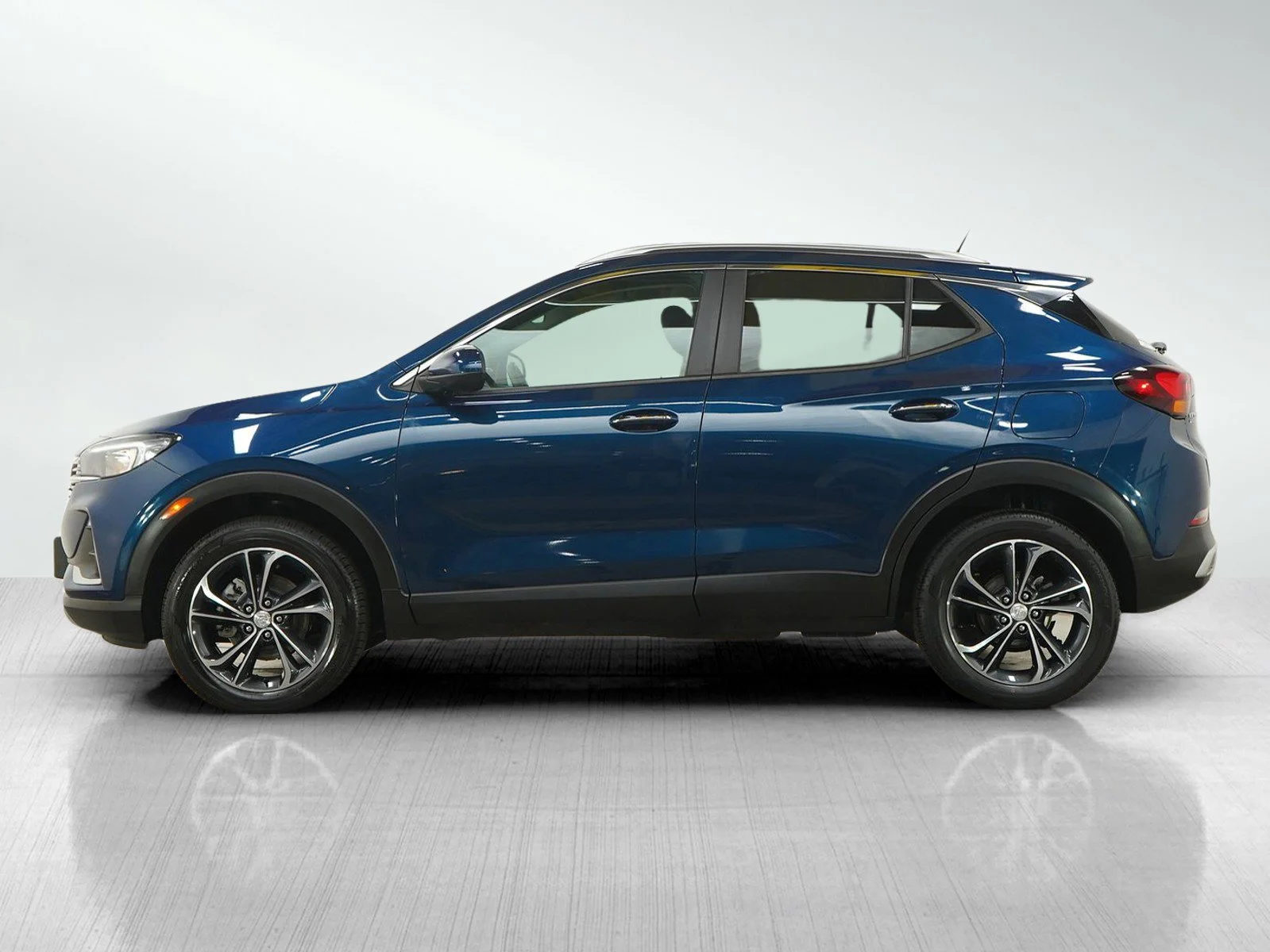 Used 2021 Buick Encore GX Select with VIN KL4MMESL6MB117323 for sale in Roseville, Minnesota