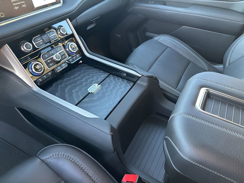 2024 GMC Yukon Denali - Photo 41