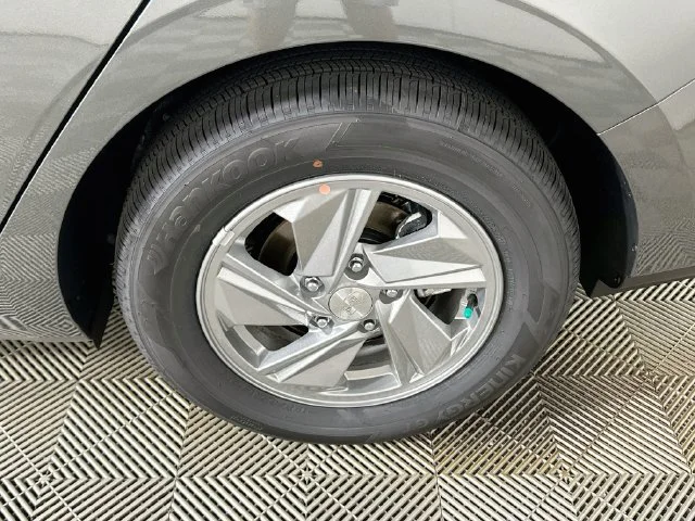 New 2026 Hyundai ELANTRA SE