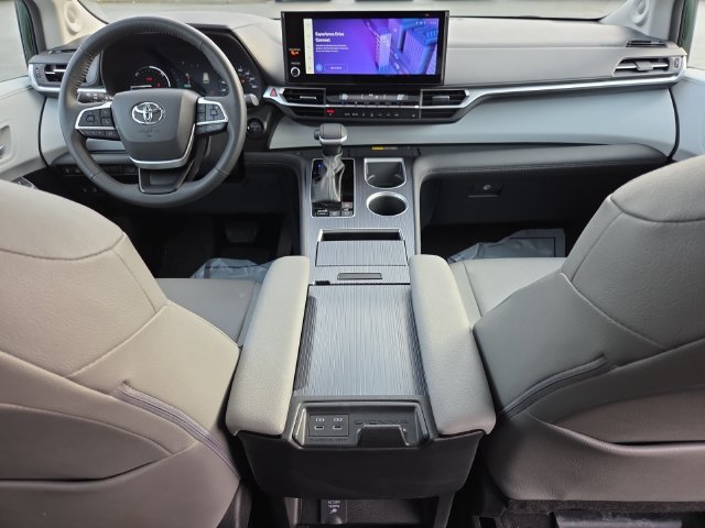 Used 2025  Toyota XLE image 21