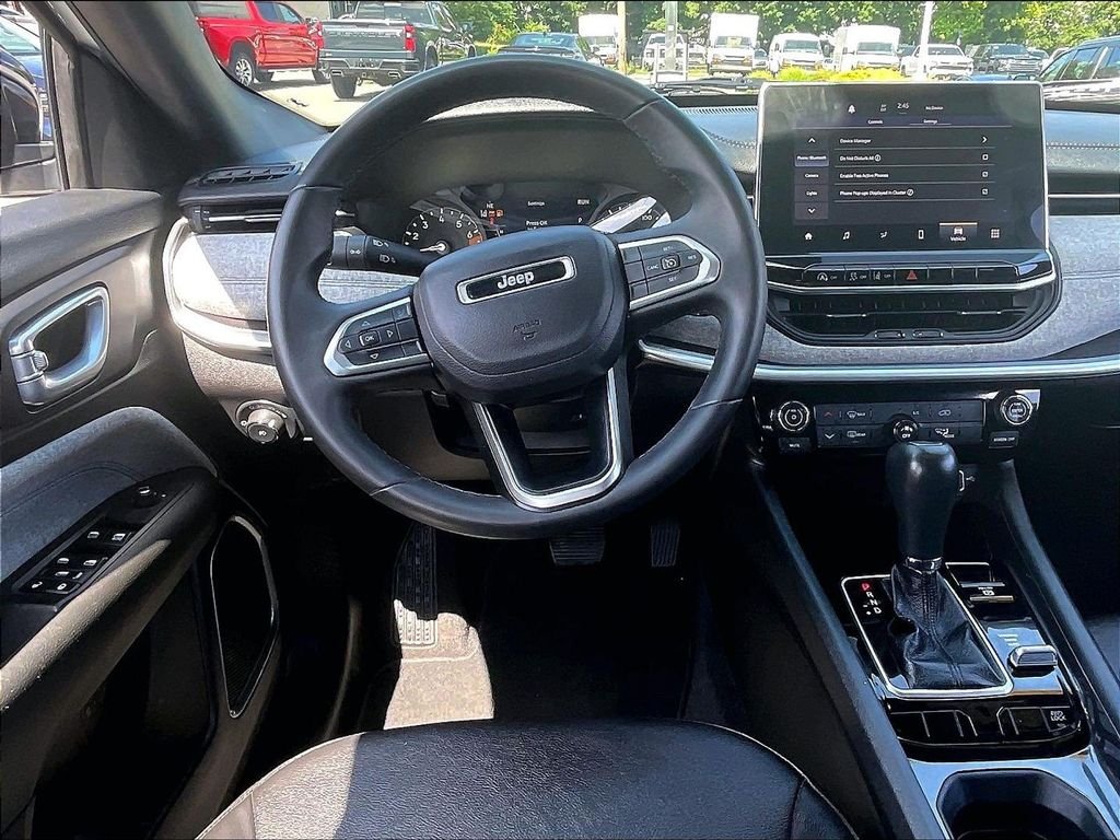 Used 2024 White Jeep Latitude image 17
