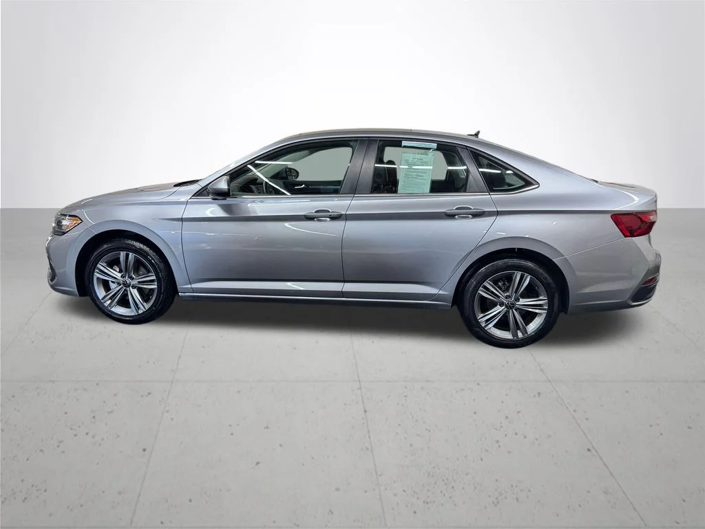 Used 2024 Silver Volkswagen 1.5T SE image 3