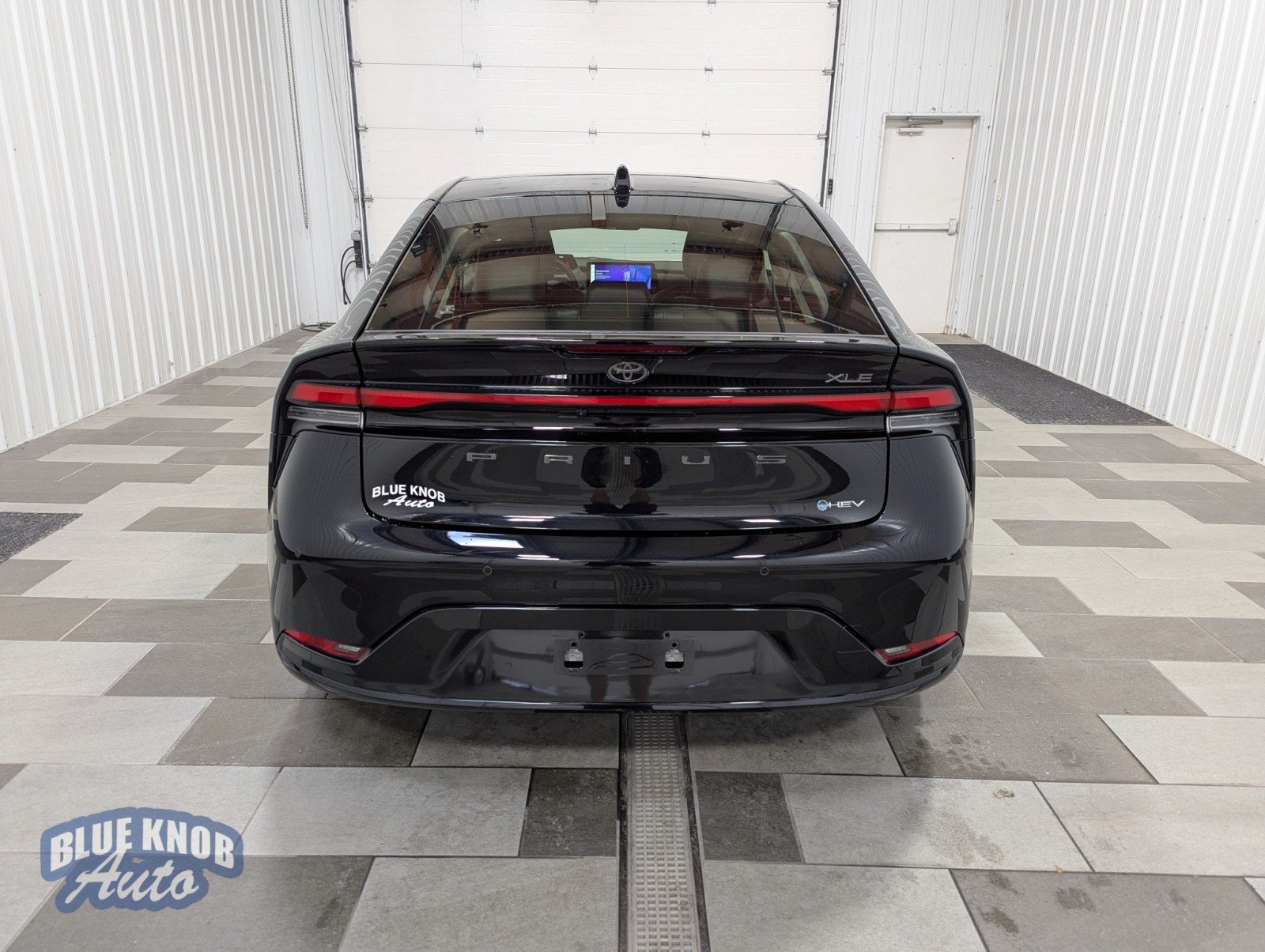 2024 Toyota Prius XLE photo 3