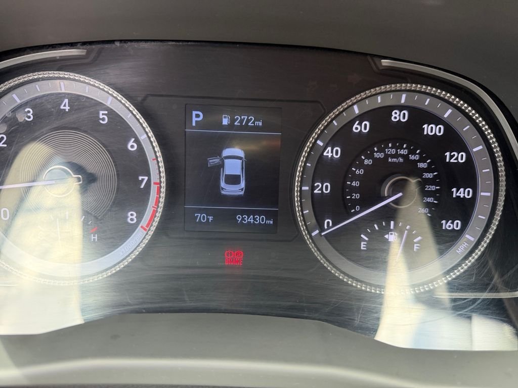 Used 2023 Black Hyundai SE image 10