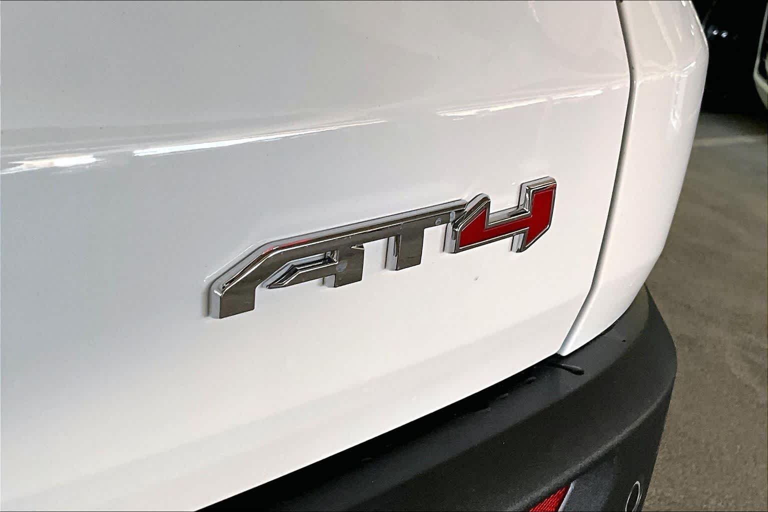 Used 2025 Summit White GMC AWD AT4 image 9