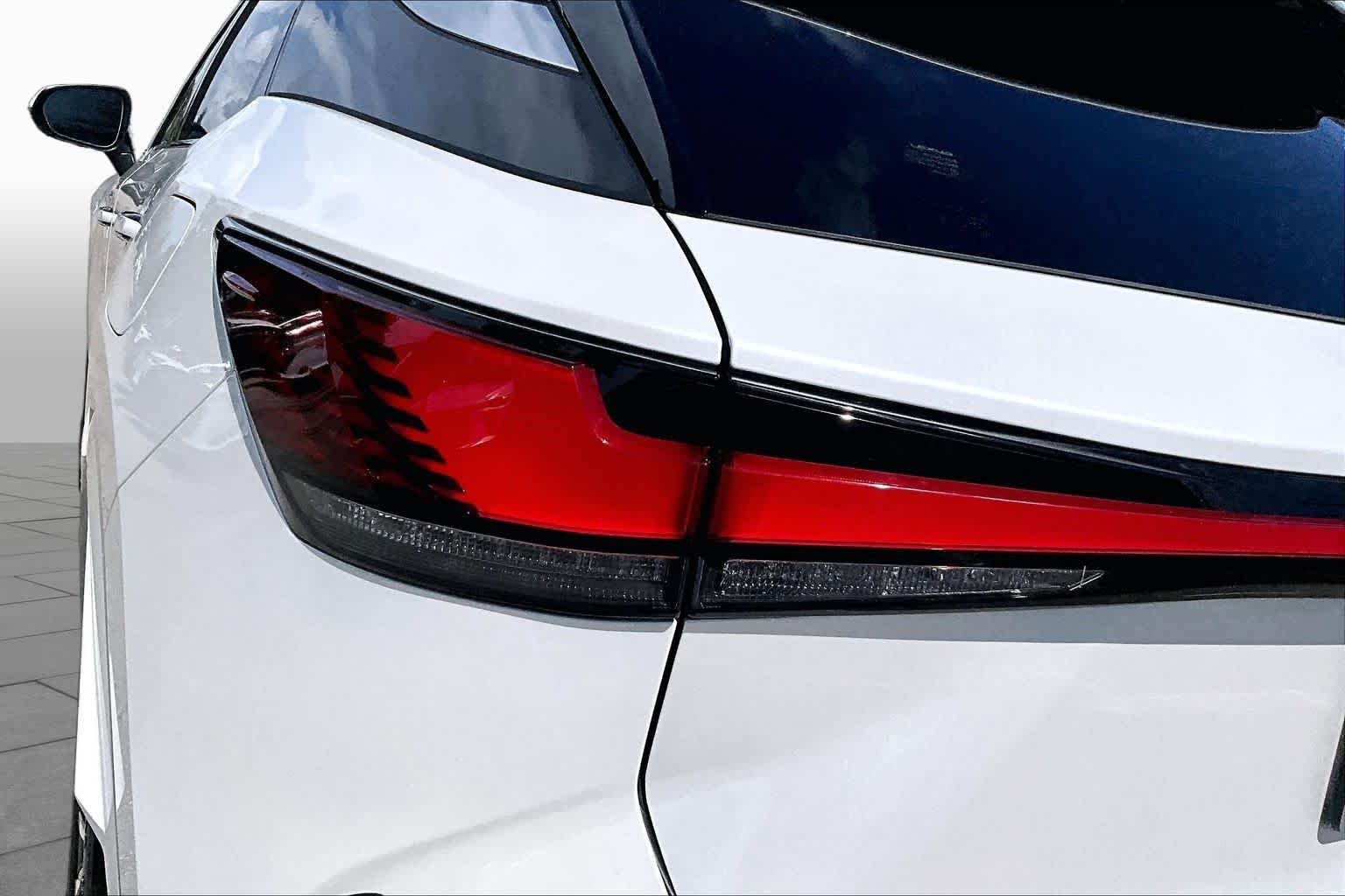 Used 2025 Eminent White Pearl Lexus Premium Plus image 29