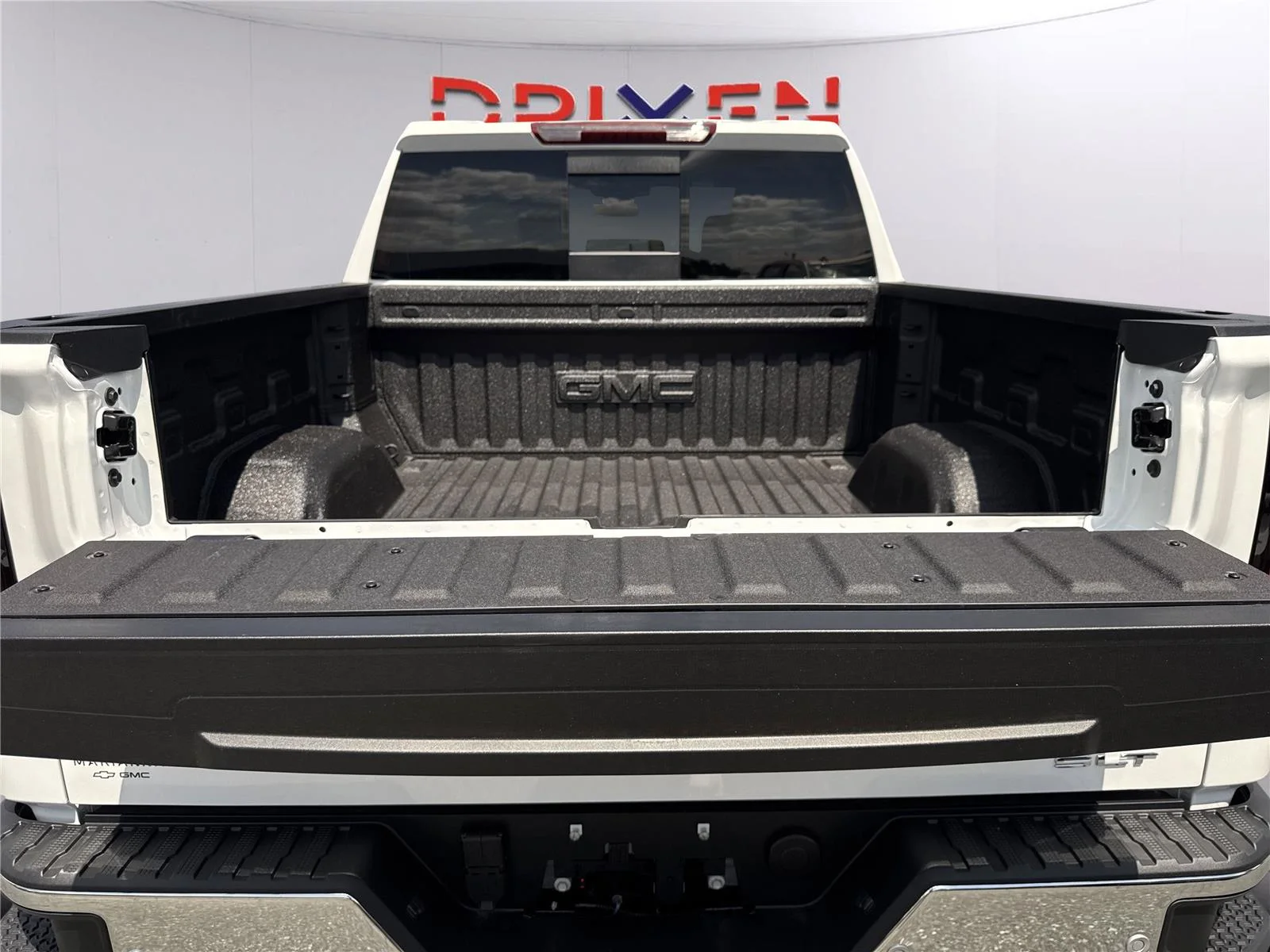 New 2026 Summit White GMC SLT image 34