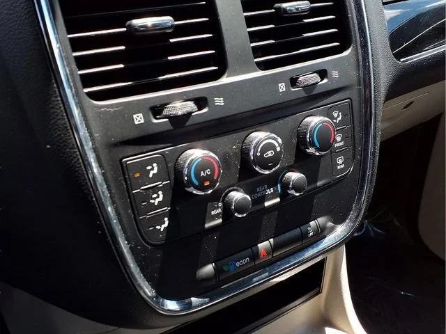 Used 2020 Gray Dodge SXT image 6