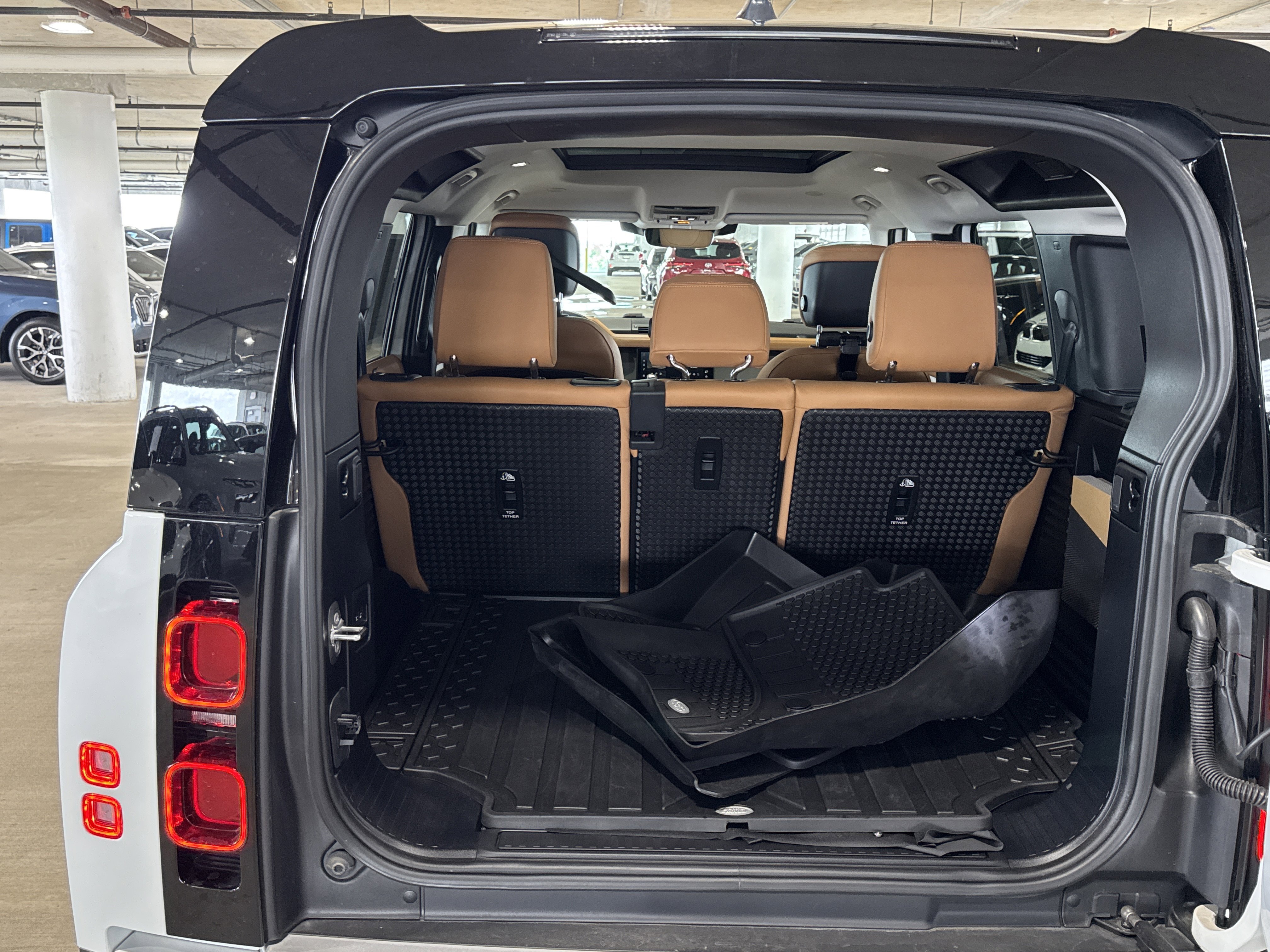 Used 2024 Fuji White Land Rover SE image 14