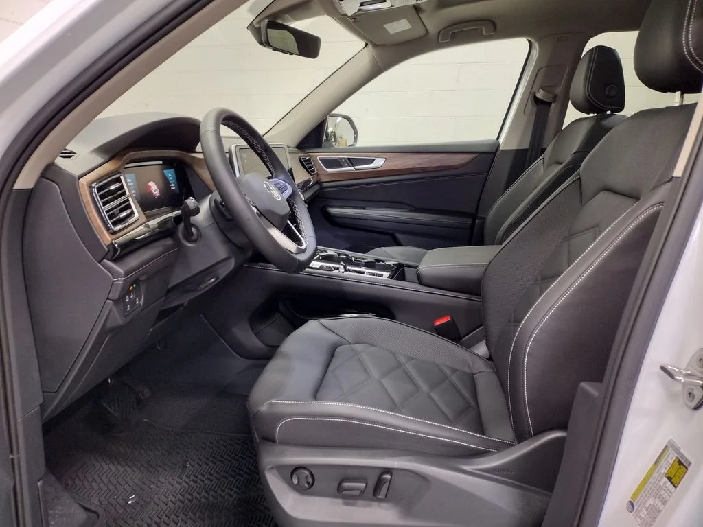 New 2026 White Volkswagen SE w/Technology image 23