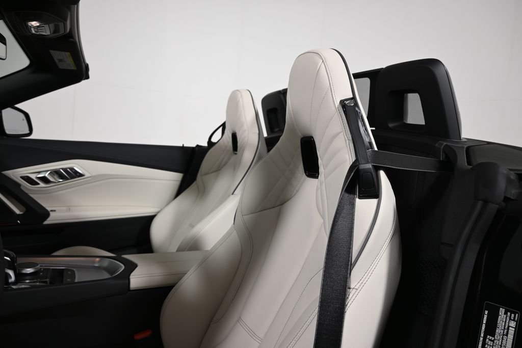 New 2026 Black Sapphire Metallic BMW sDrive30i image 24
