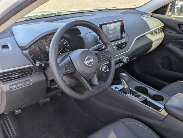 Used 2025 White Nissan 2.5 S image 32