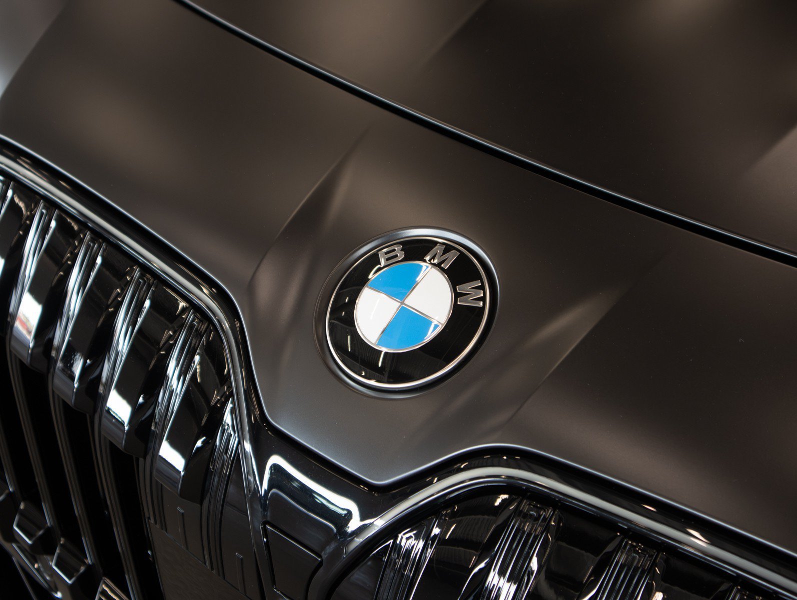 Used 2025 Frozen Deep Grey BMW 740i image 29