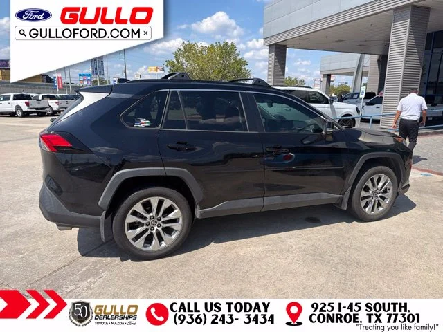 Used 2021 Midnight Black Metallic Toyota XLE Premium image 3