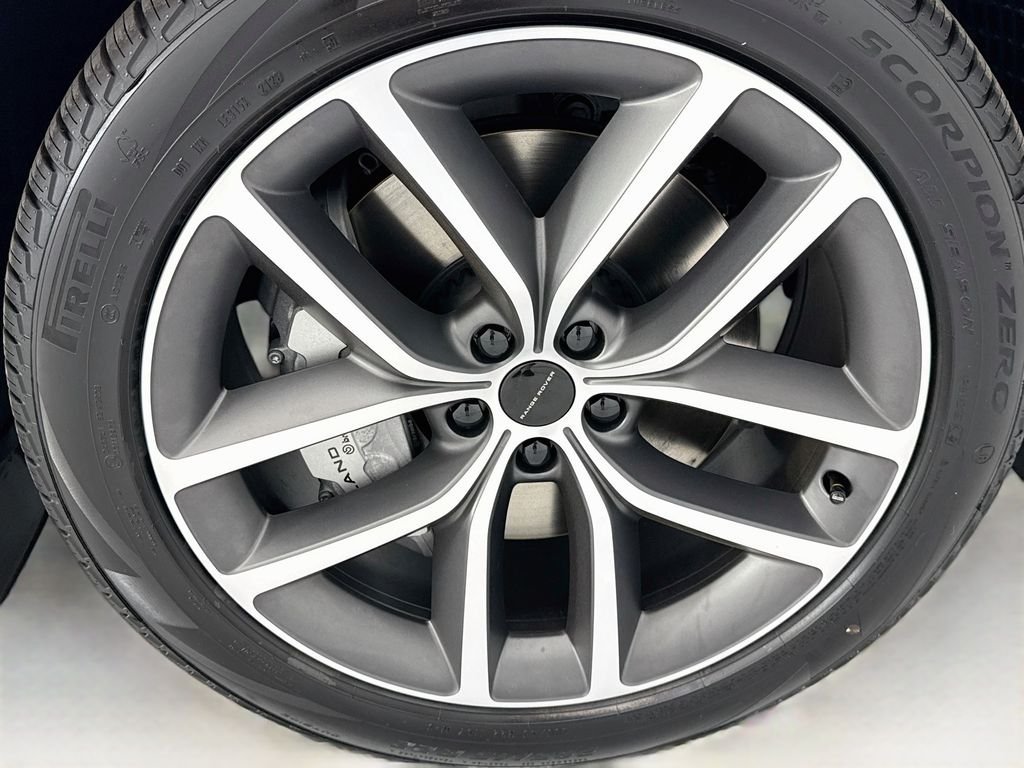 New 2026 Fuji White LAND ROVER SE LWB 7-Seats / V8 image 31