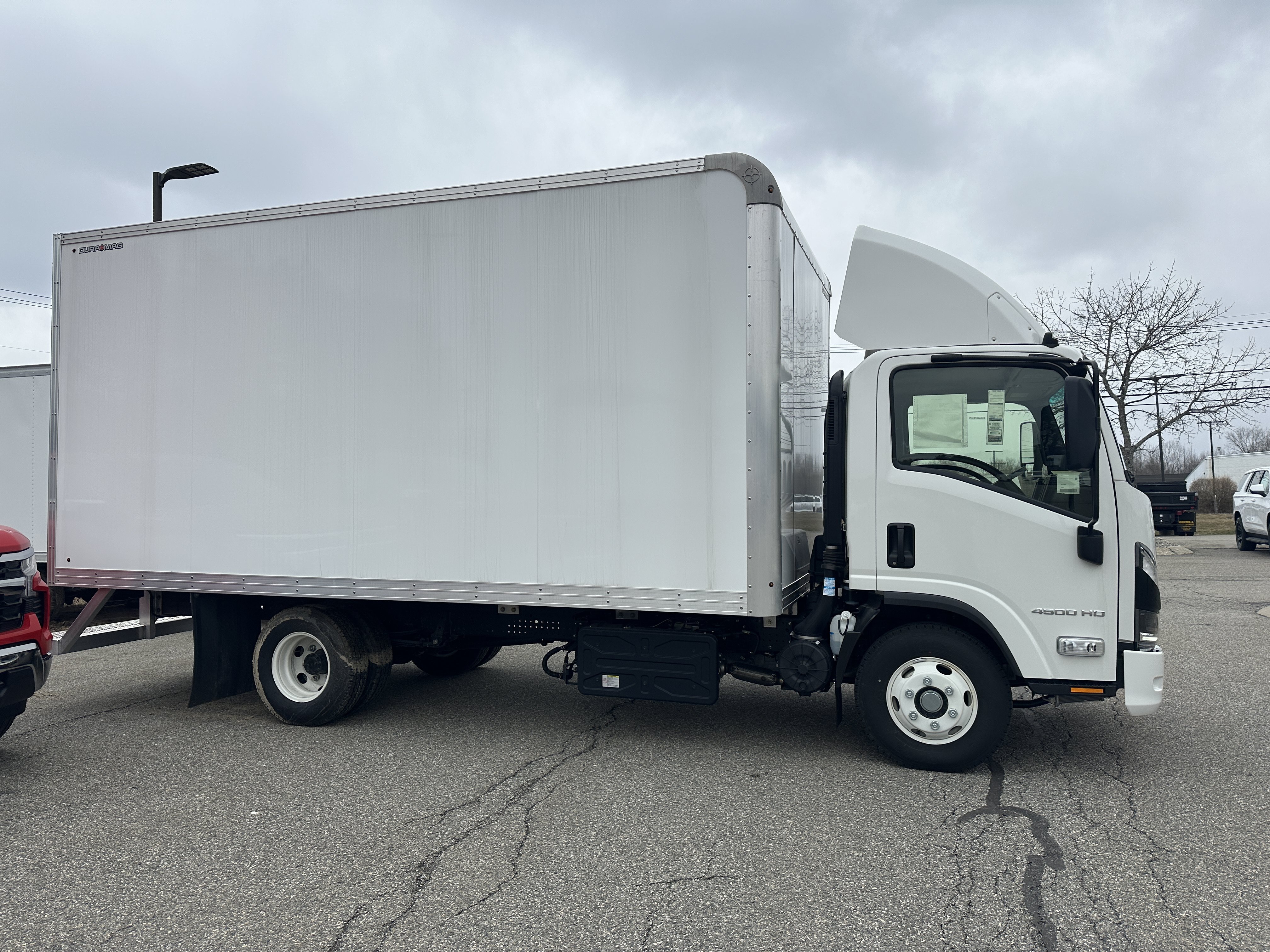 New 2025 Arc White Chevrolet  image 7