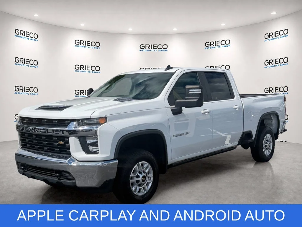 Used 2022 White Chevrolet LT image 3