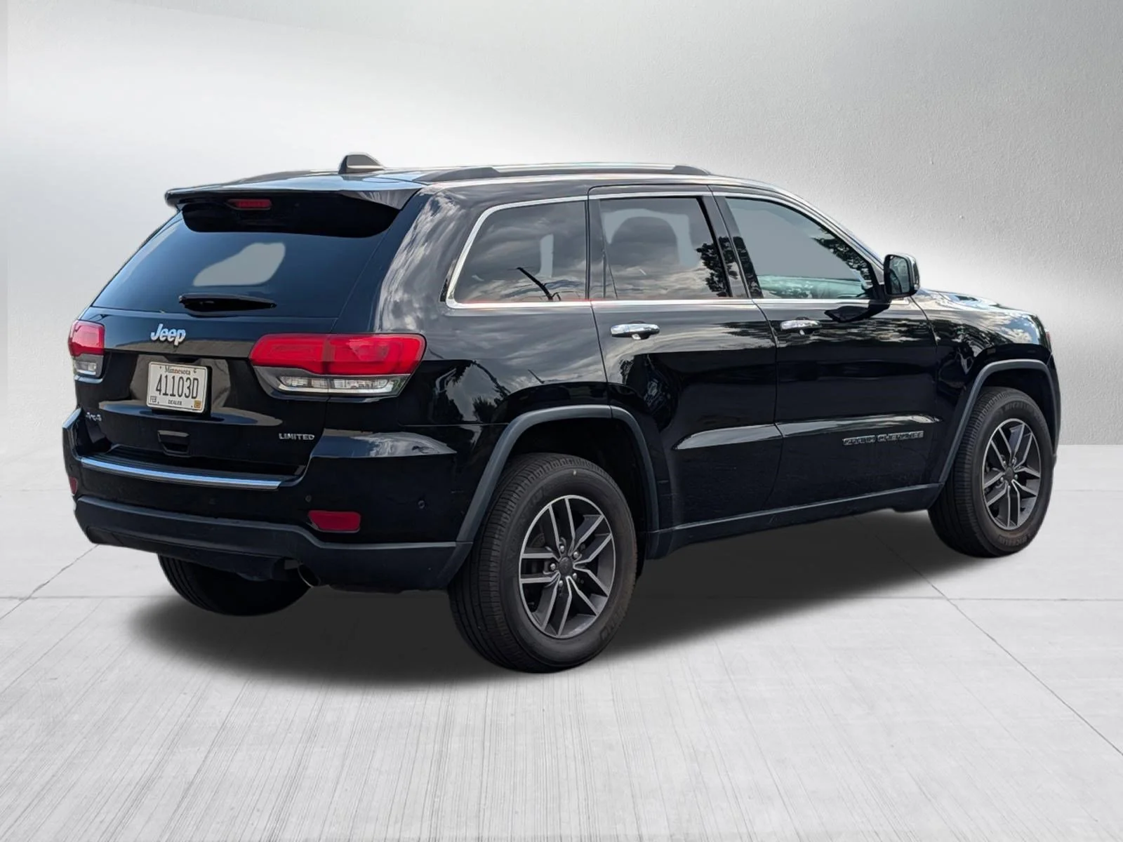 Used 2019 Diamond Black Crystal Pearlcoat Jeep Limited image 7