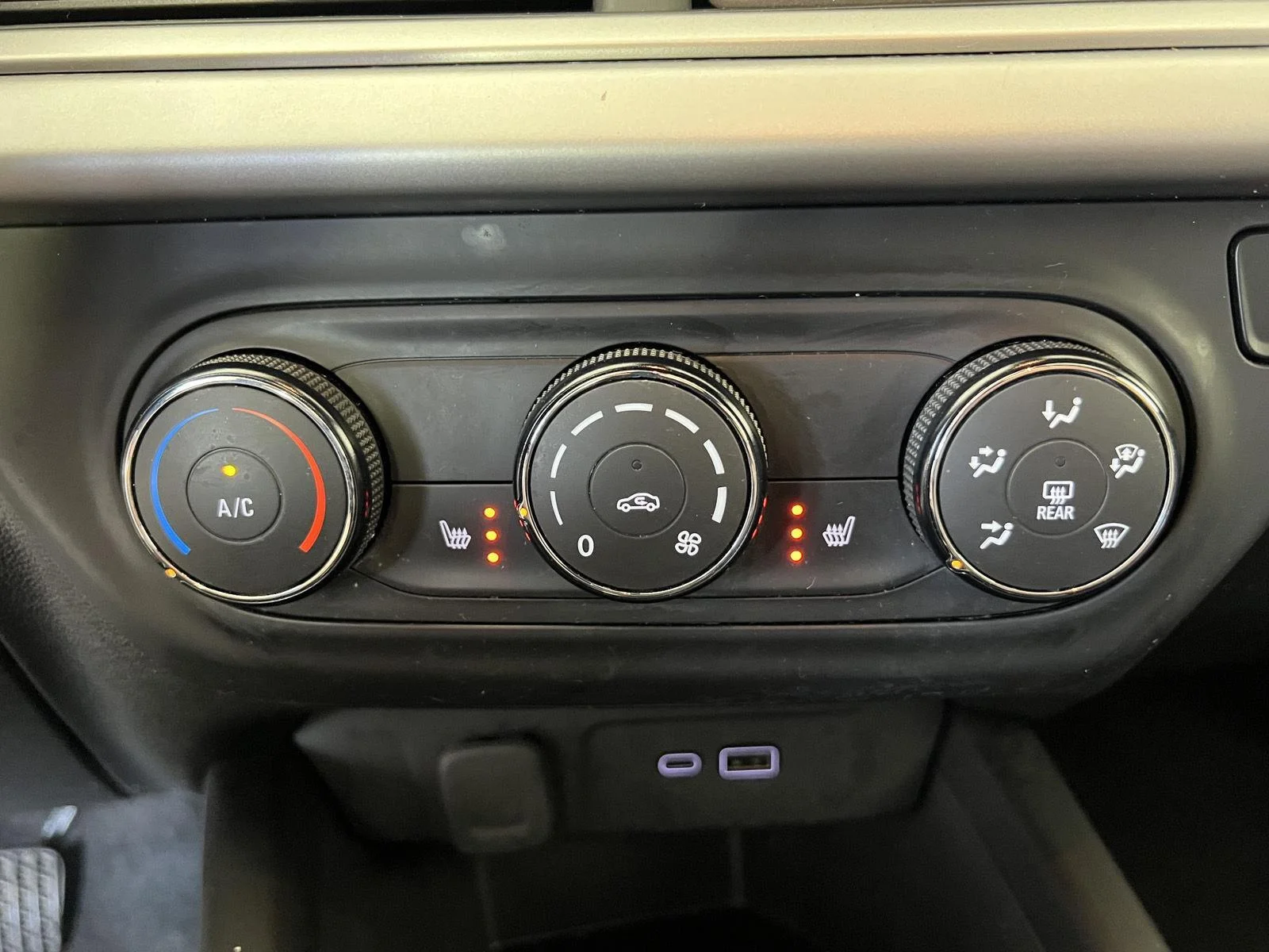 Used 2024 Summit White Chevrolet 1RS image 15