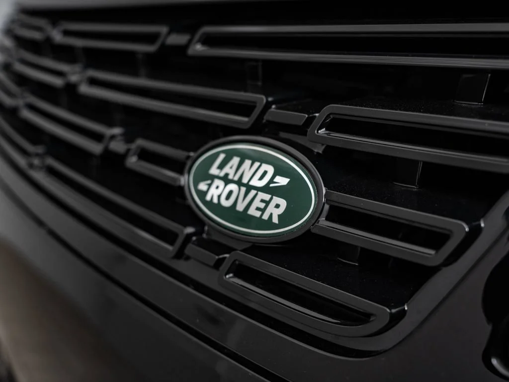 New 2026 Santorini Black Land Rover SE image 3