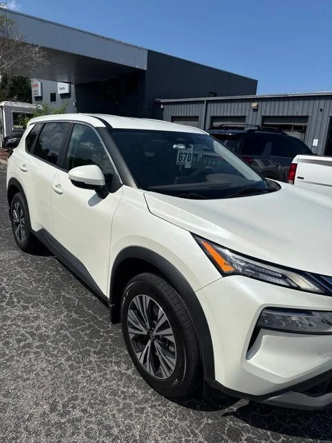 Used 2022 White Nissan SV image 2