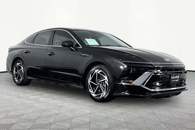 Used 2026 Black Hyundai SEL Sport image 3