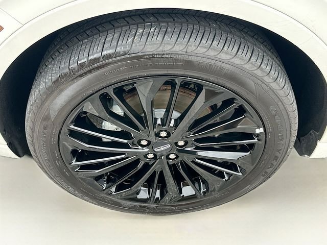 Used 2023 White Lincoln Reserve image 34