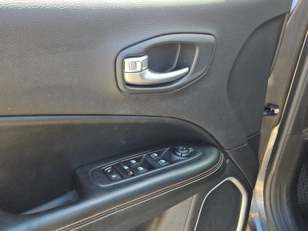 Used 2018 Gray Jeep Latitude image 19