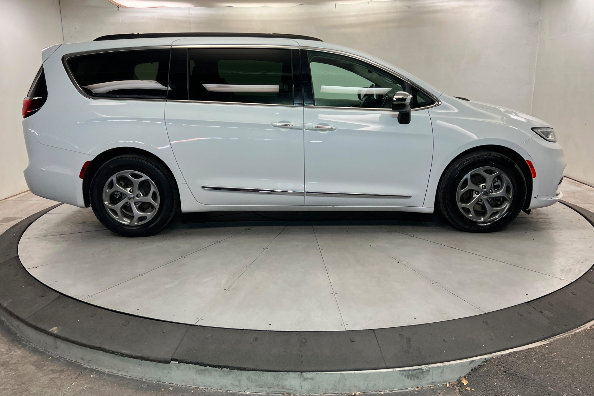 2023 Chrysler Pacifica Limited - Photo 7