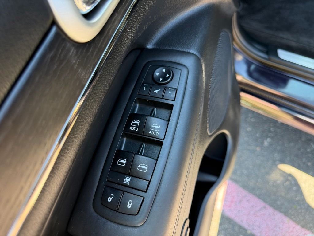 Used 2018 Sangria Metallic Clearcoat Jeep Overland image 24