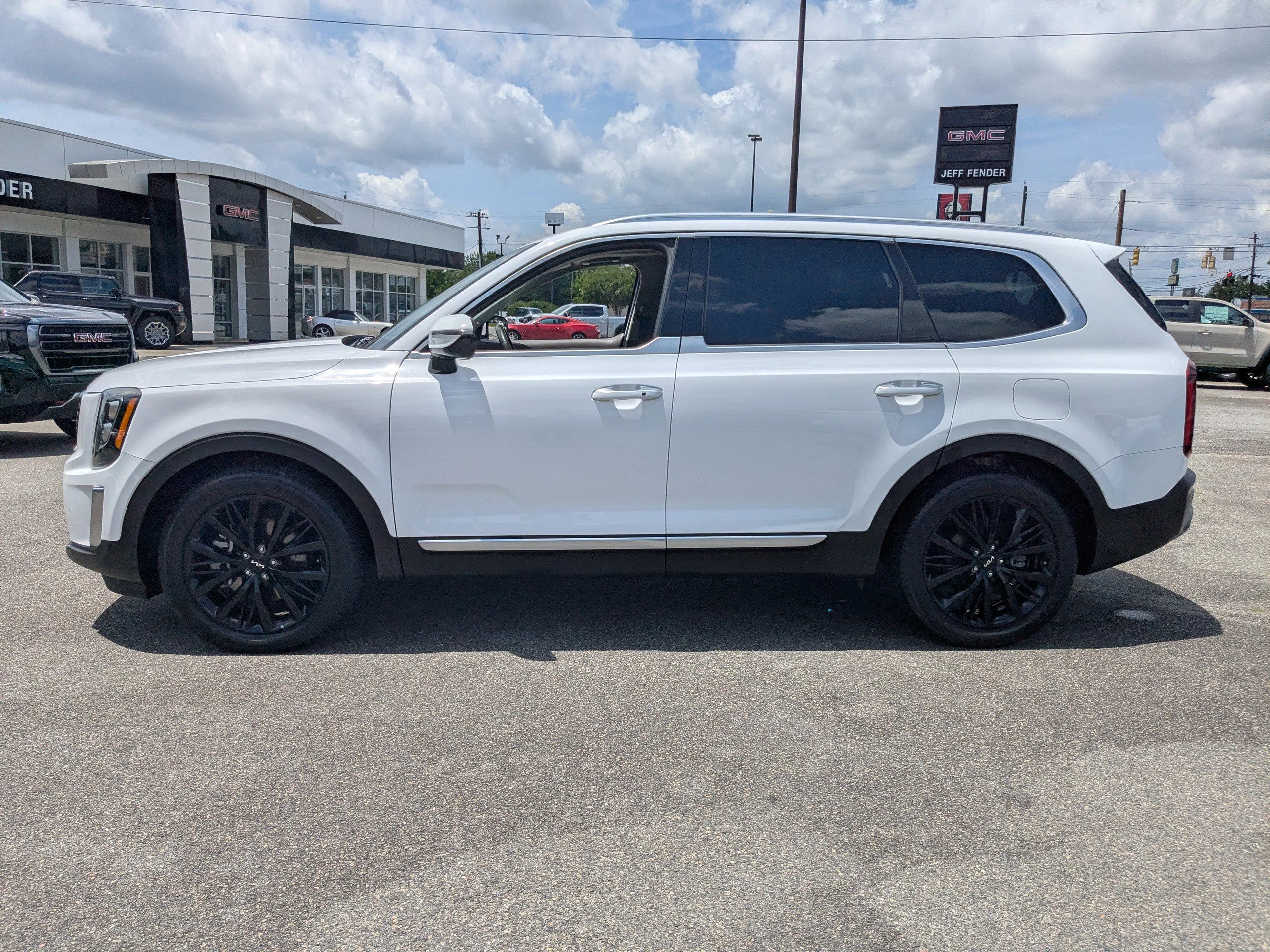 Used 2022 White Kia SX image 7