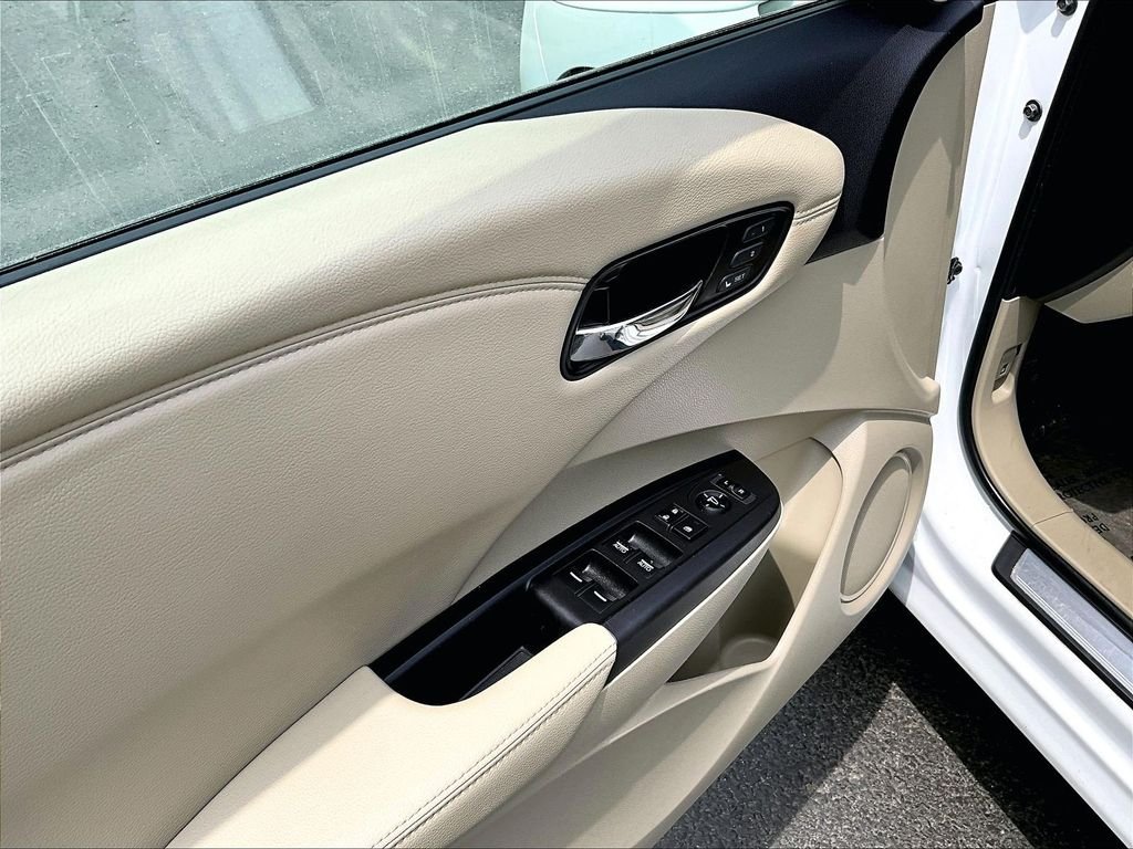 Used 2018  Acura Base image 12