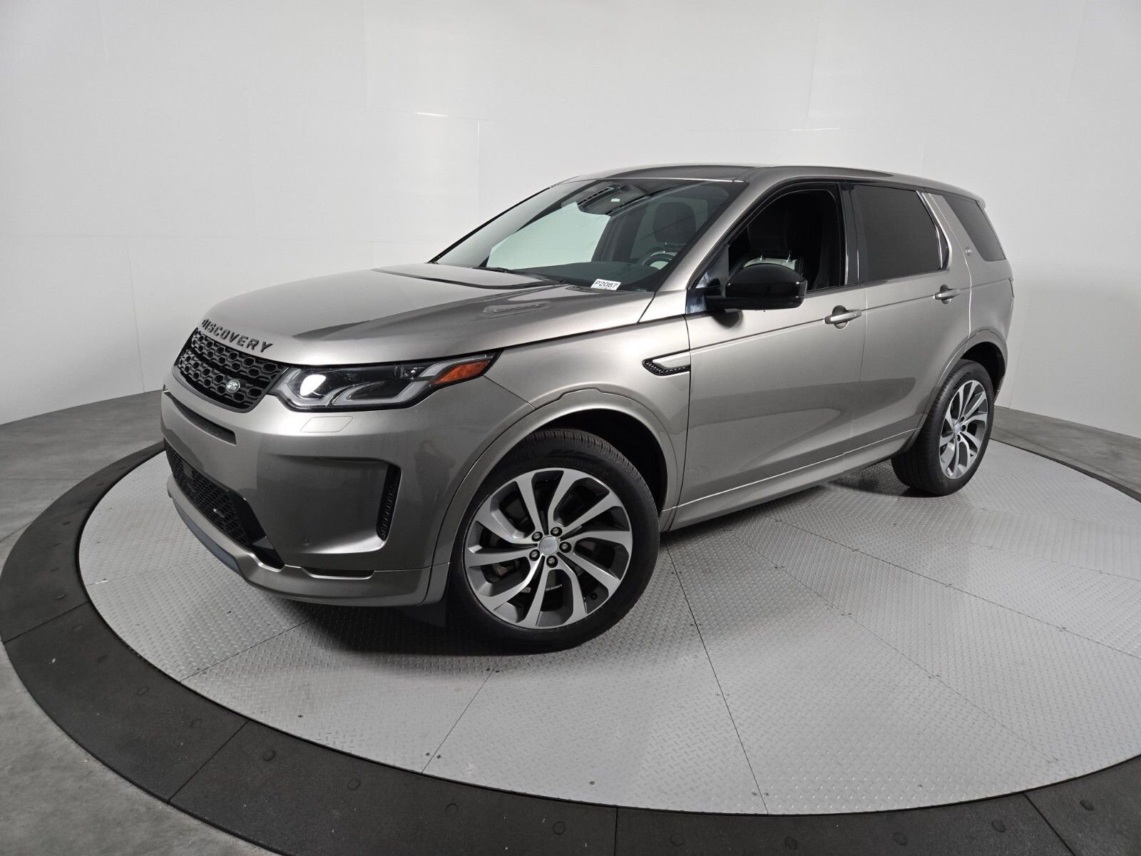 Used 2022 Silicon Silver Premium Metallic Land Rover SE R-Dynamic image 1