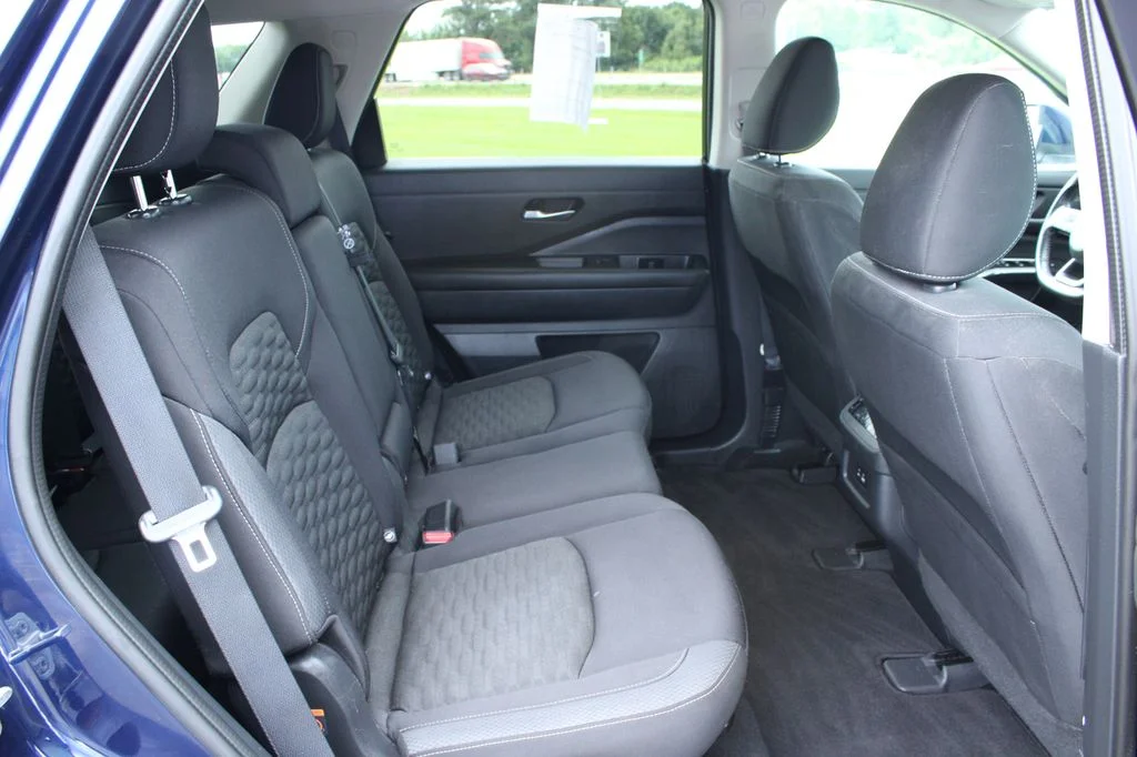 Used 2022 Deep Ocean Blue Nissan SV image 19