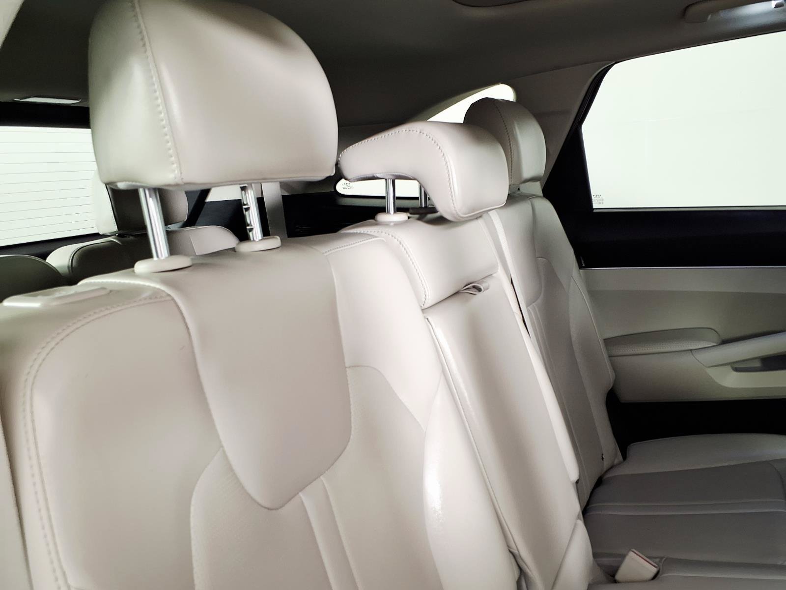 Used 2025 Glacial White Pearl Kia S image 12
