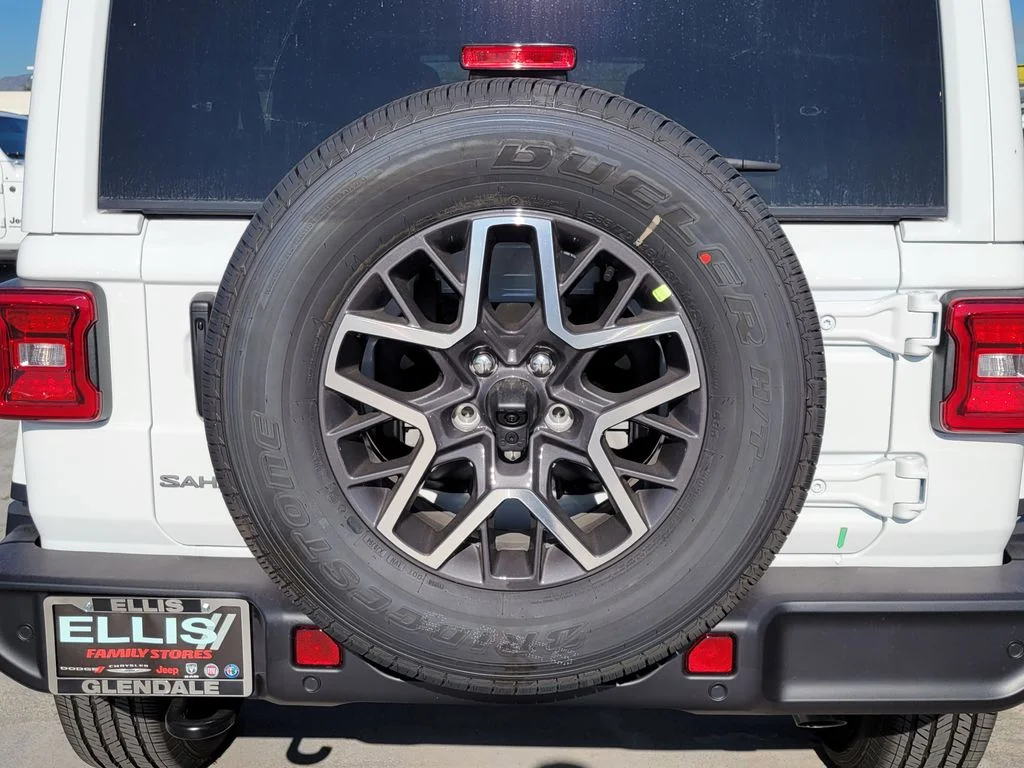 New 2026 Bright White Clear-Coat Exterior Paint Jeep Sahara image 19