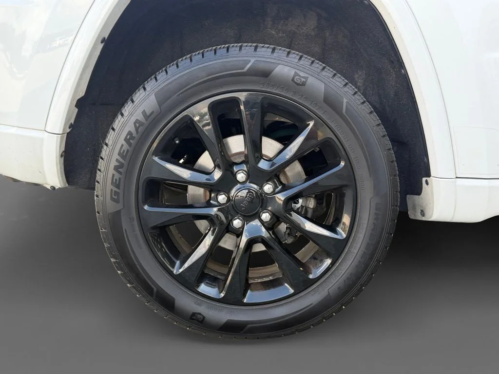 Used 2020 White Jeep Altitude image 9