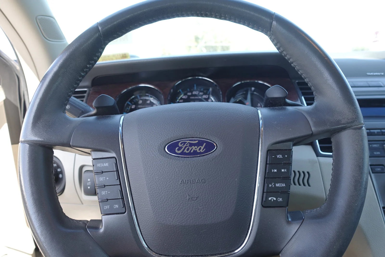 Used 2012 White Suede Ford SEL image 17