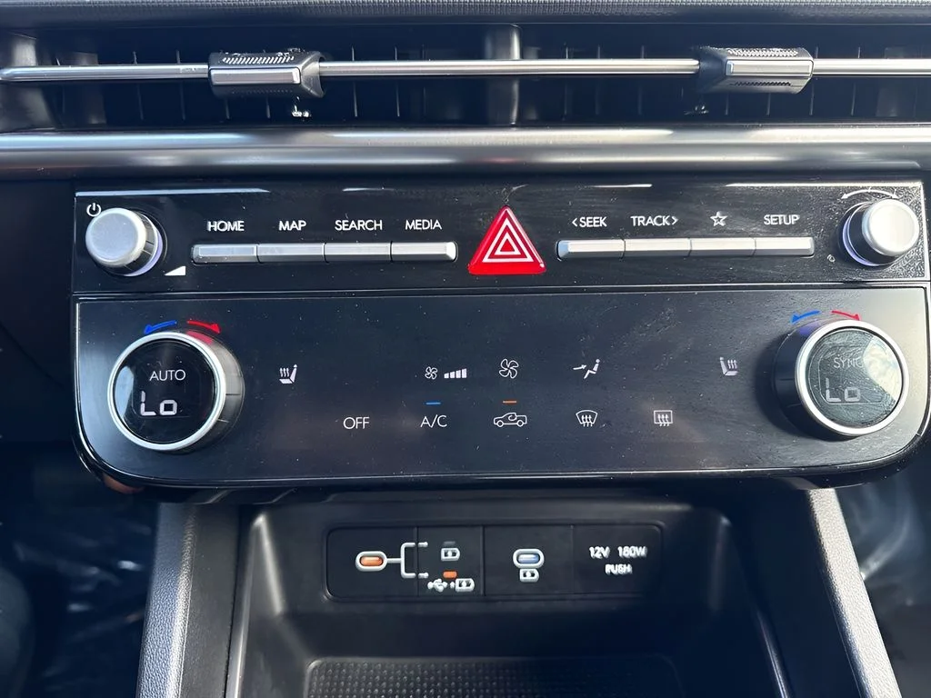 Used 2025 White Hyundai SEL image 18