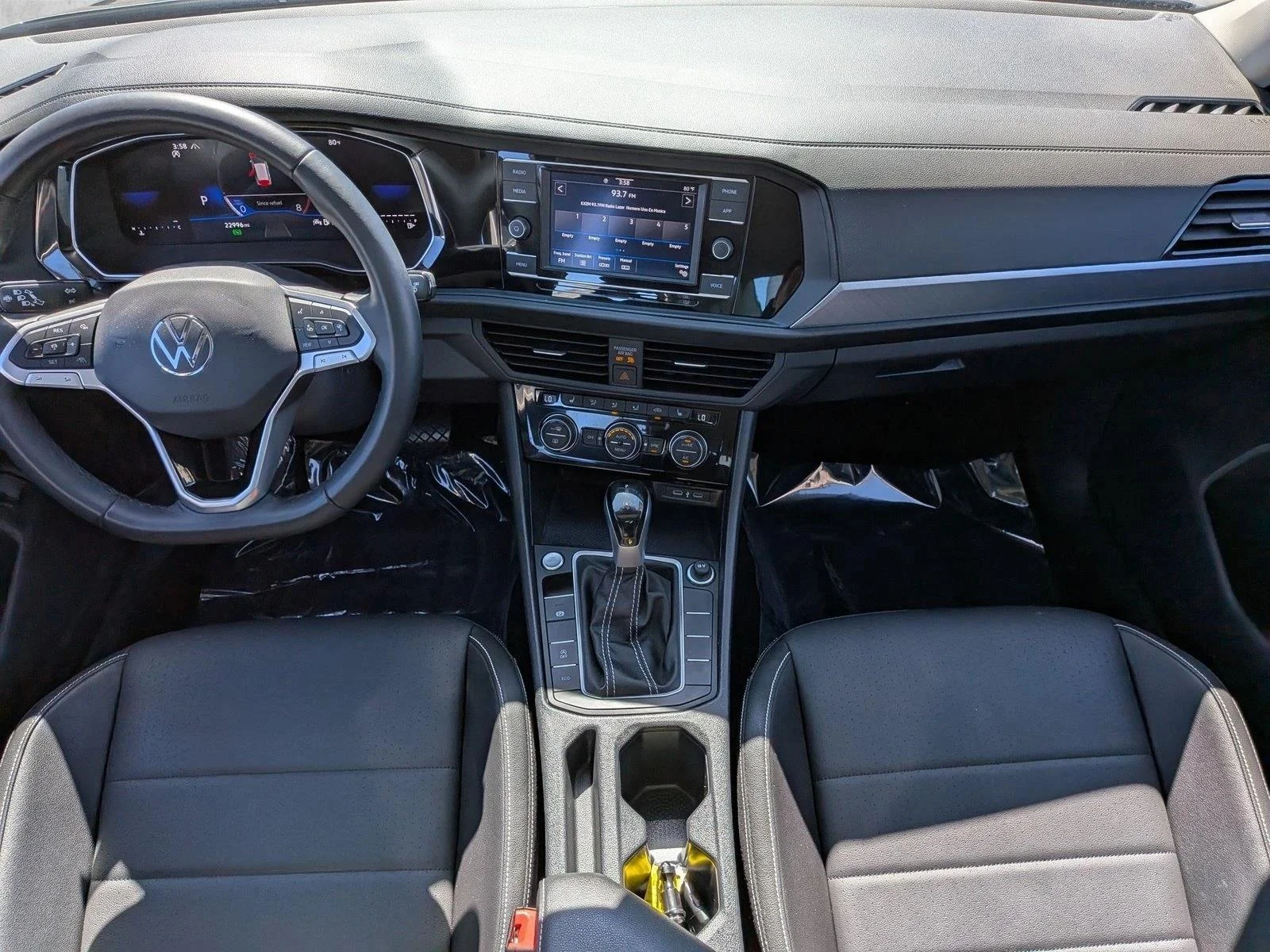 Used 2024 Silver/Gray Volkswagen SE image 14