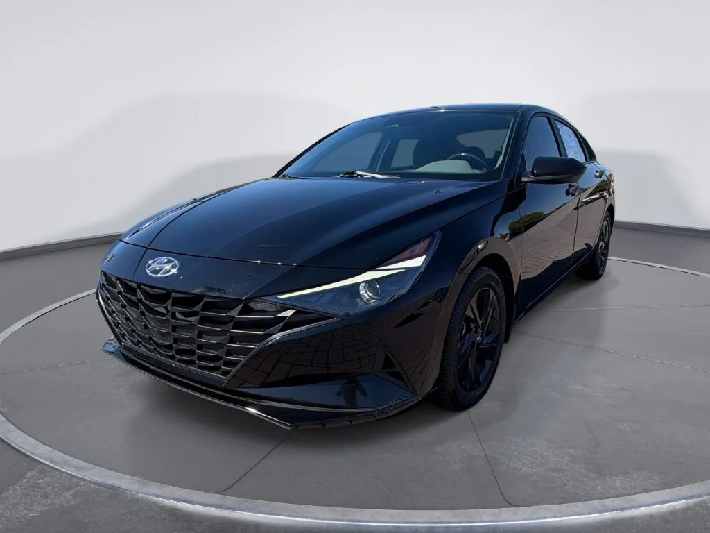 Used 2023 Black Hyundai SEL image 3