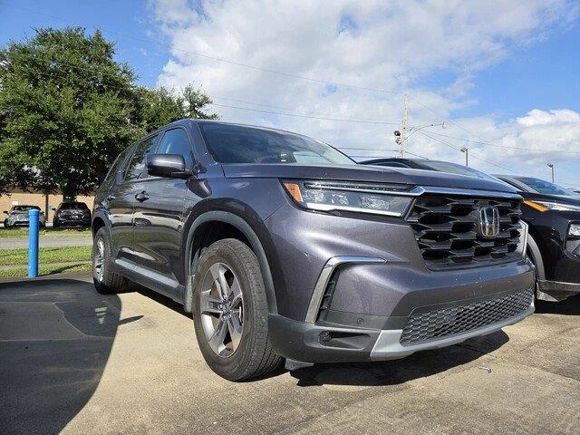 Certified Used 2025 Modern Steel Metallic Honda EX-L image 3