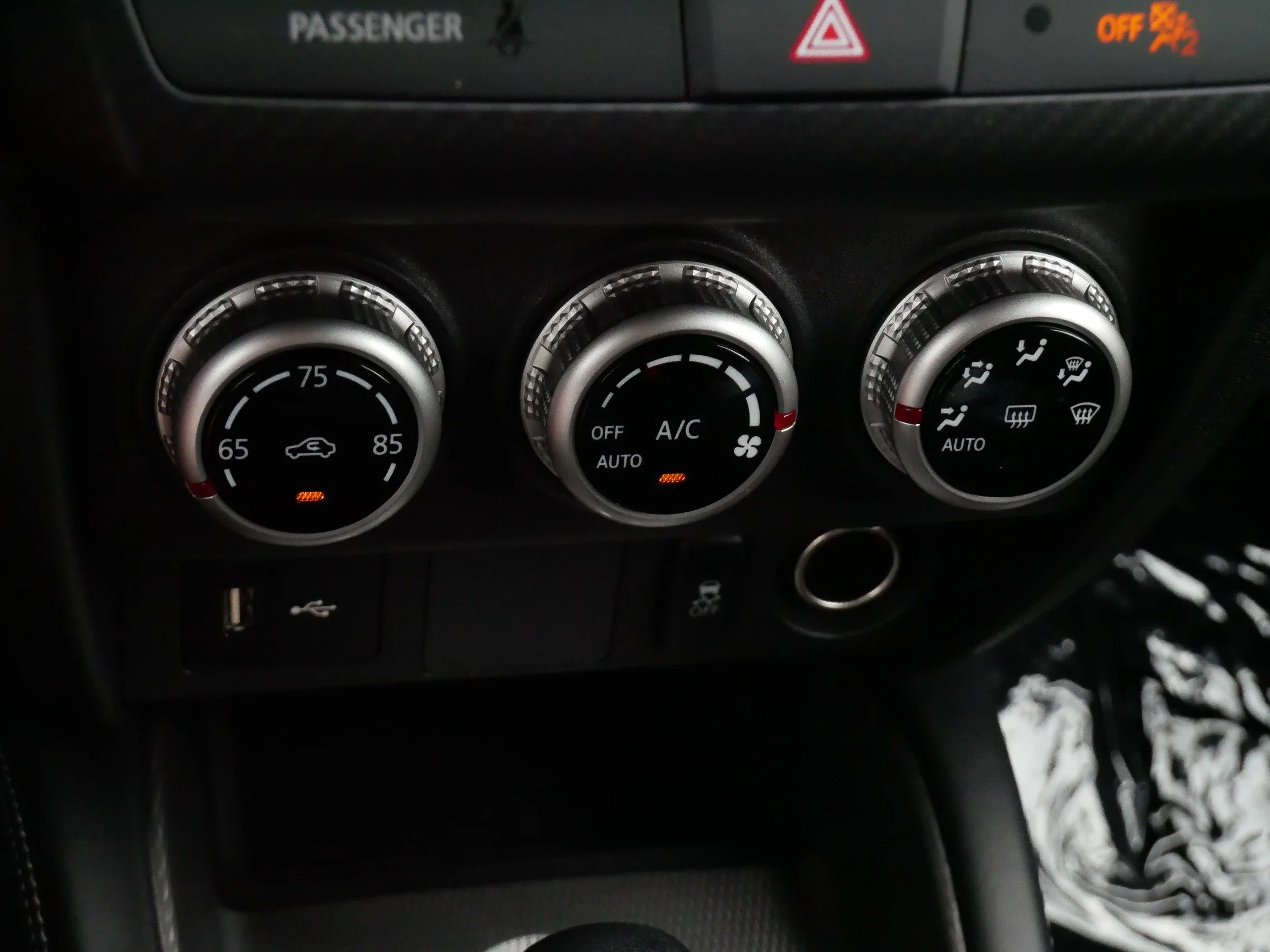 Used 2025 Mercury Gray Metallic Mitsubishi ES image 23